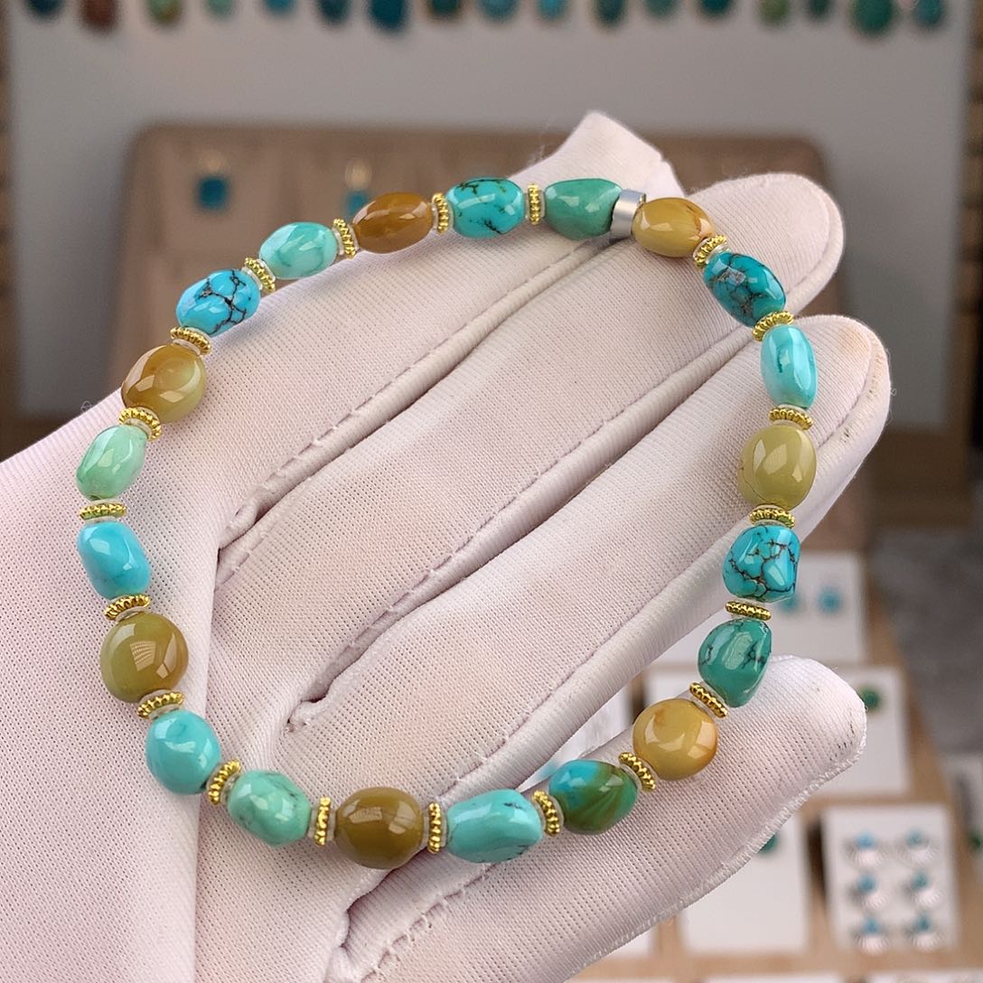 绿松石未镶嵌颈饰