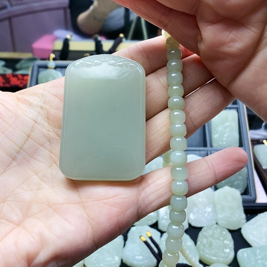 和田玉颈饰未镶嵌路*生