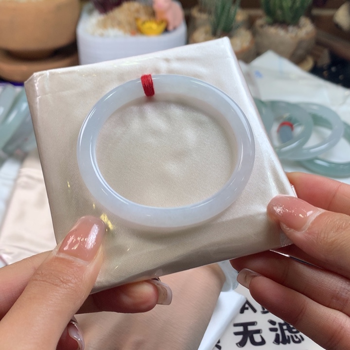 翡翠未镶嵌手镯54贵妃