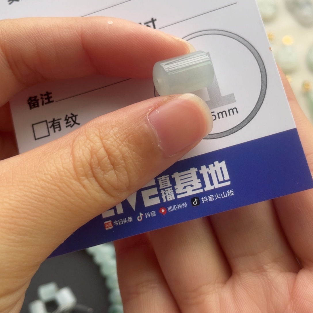 翡翠未镶嵌颈饰筒珠