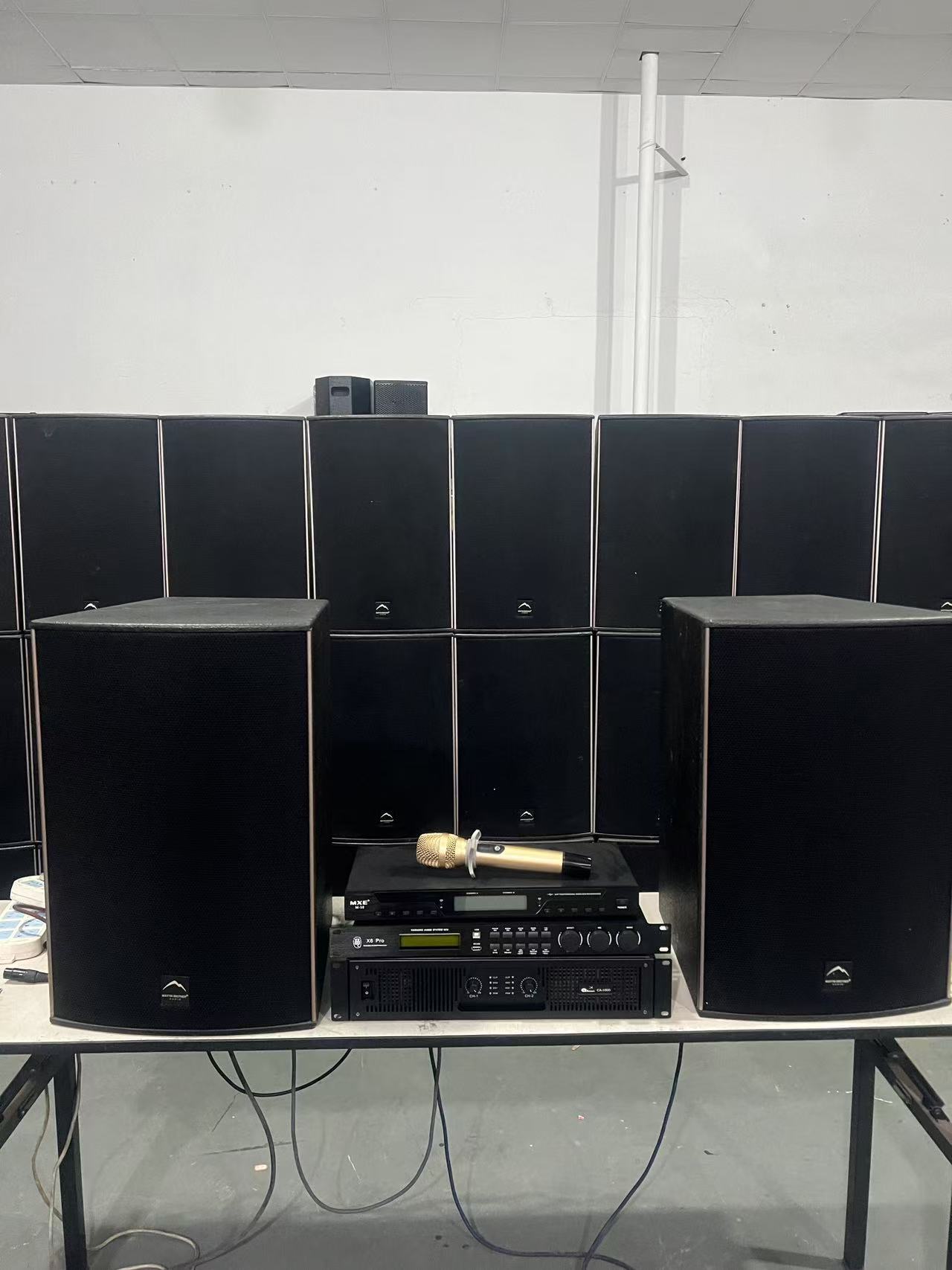 8新  不包邮 马田兄弟 12寸专业箱   四件套   