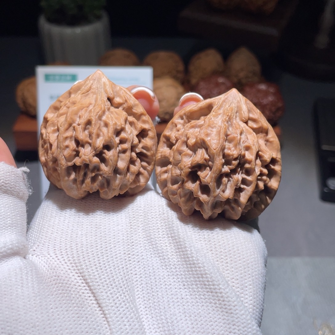 野****文玩核桃吊坠龙门涧43。42。2396