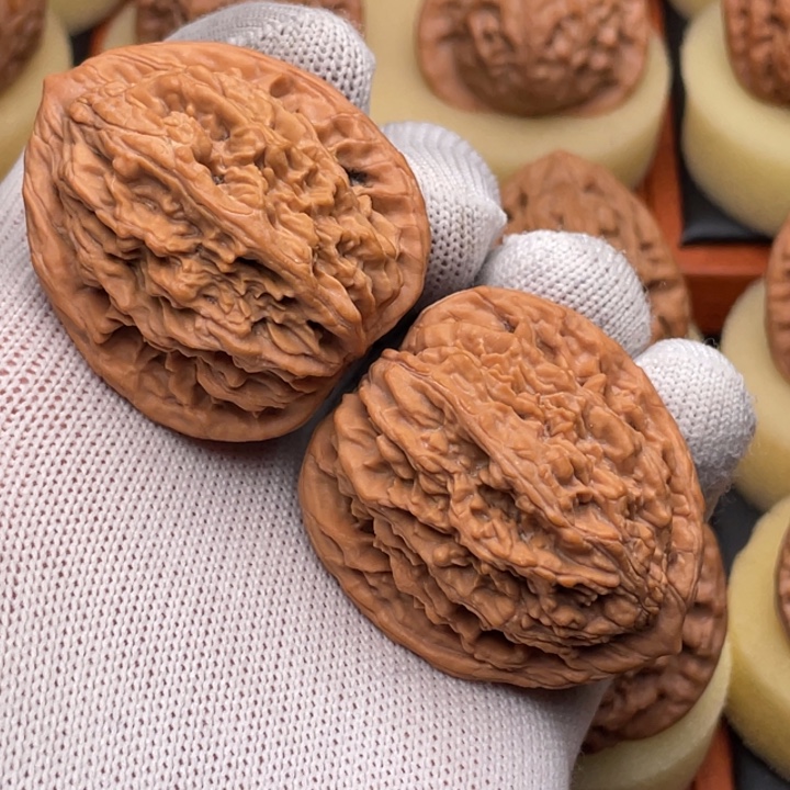 S***e文玩核桃把件40左右老树麦穗虎头