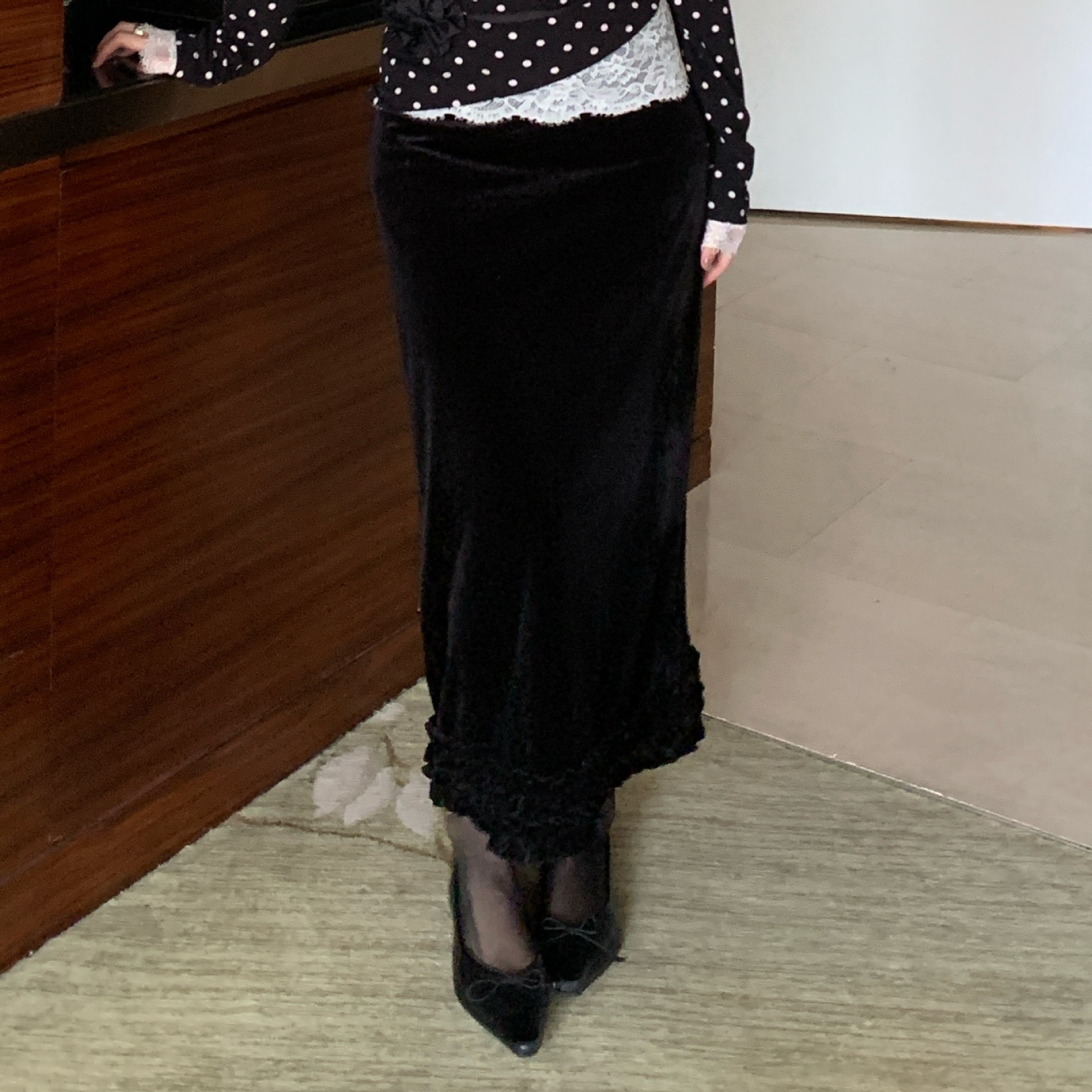 广州十三行25冬法式赫本风气质显瘦花边下摆丝绒半裙女W7520