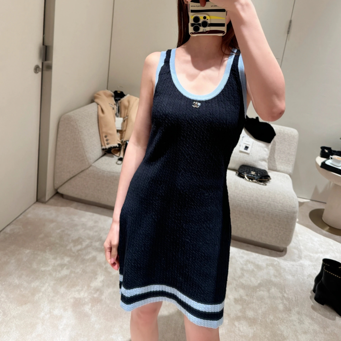 99新 Chanel/香奈儿 24B 春夏新款蓝黑拼色针织花朵扣连衣裙36码