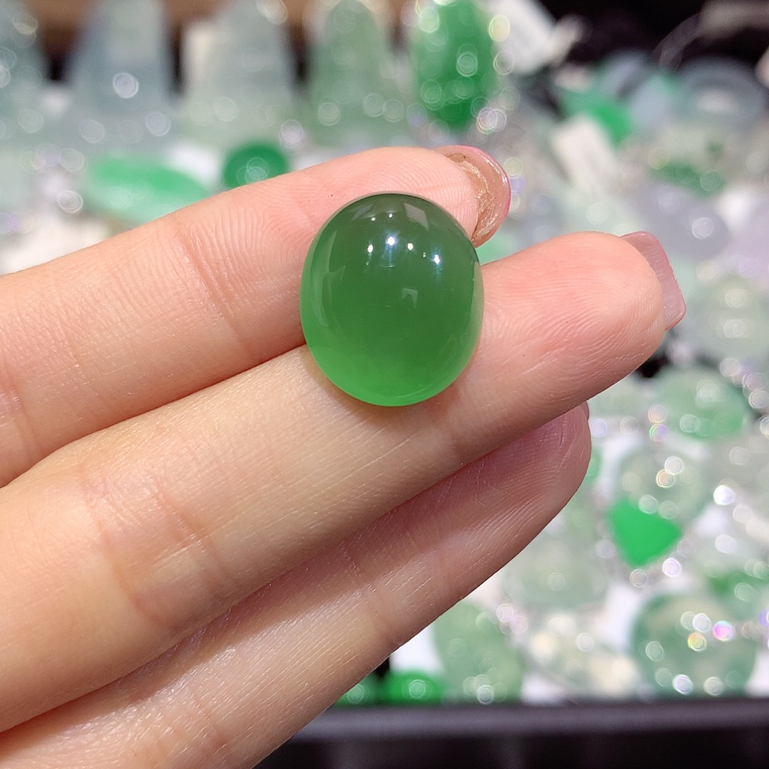 翡翠未镶嵌颈饰蛋