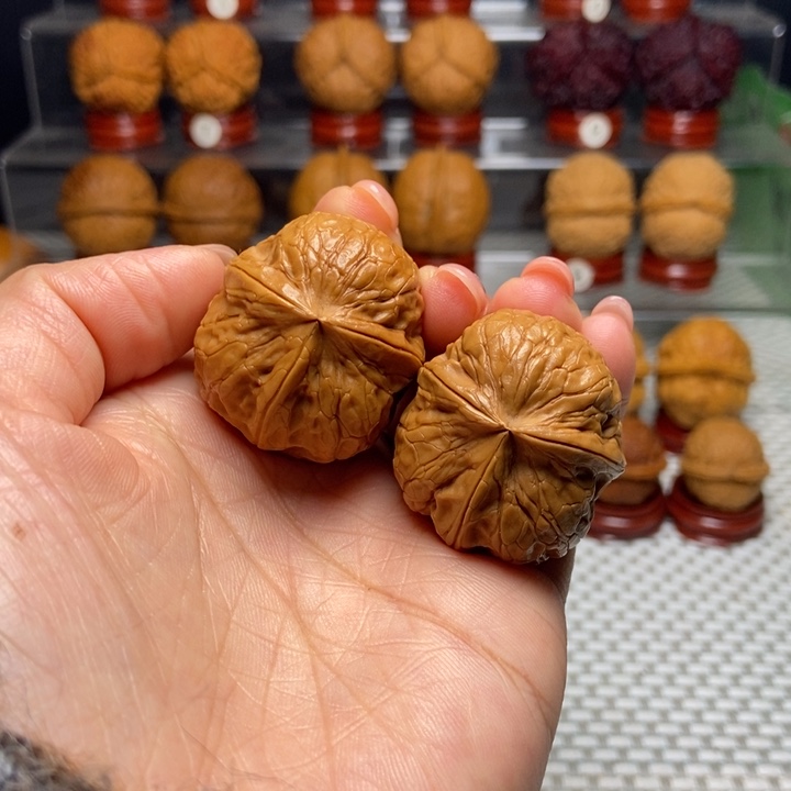 文玩核桃把件8聚宝三棱