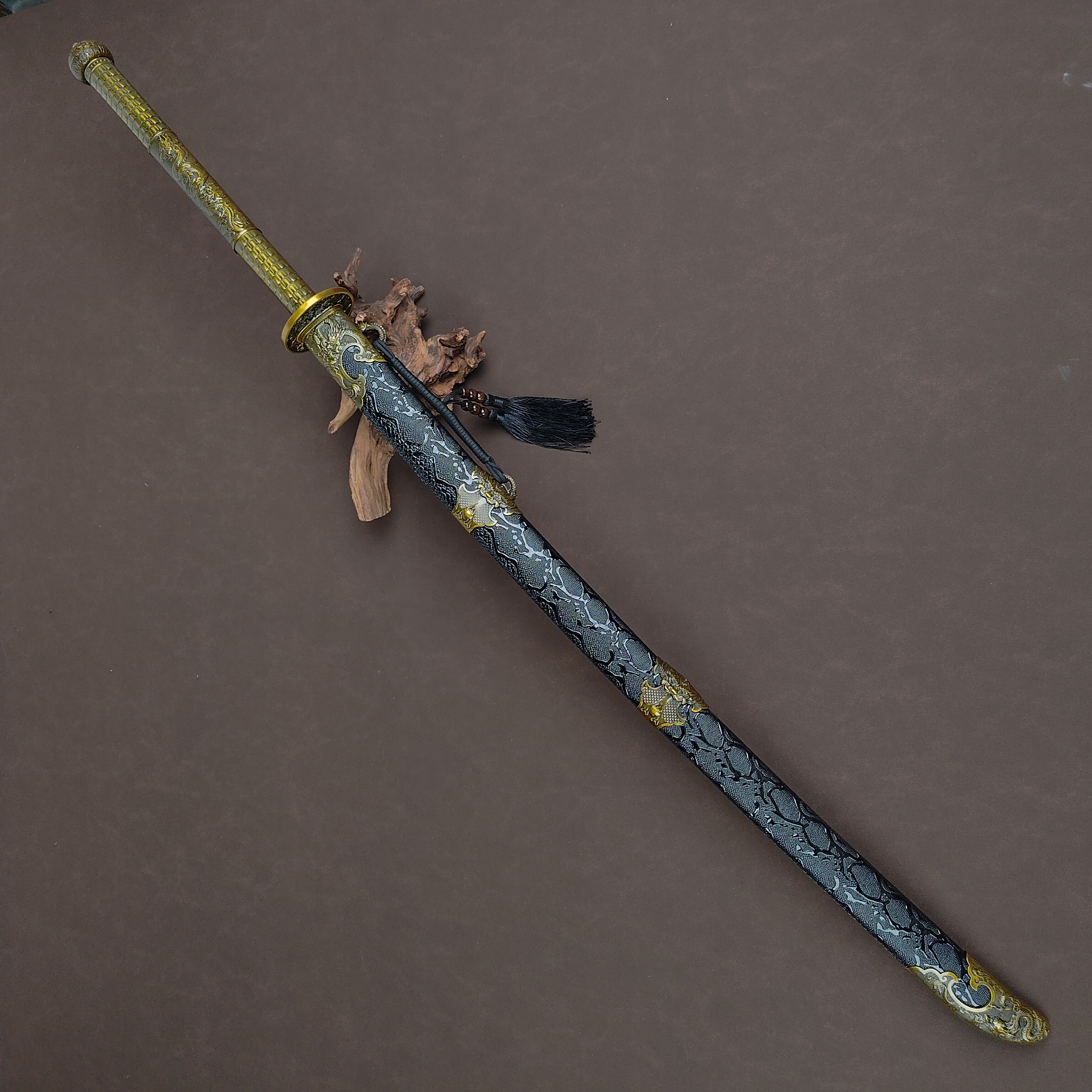 玄鳞苗刀锌合金装饰手柄皮革包木鞘高锰钢刀身不开刃收藏工艺品