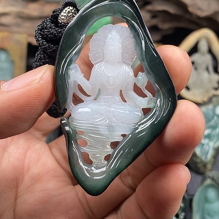 言***行翡翠未镶嵌颈饰翡翠挂件