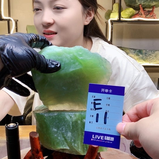 【闪购商品】蛇纹石玉未镶嵌原石步**前