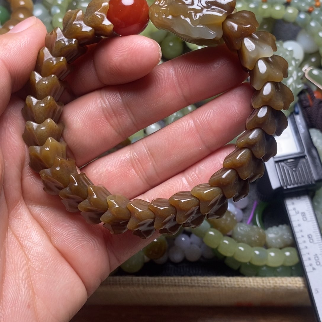 和田玉手链未镶嵌那*誰