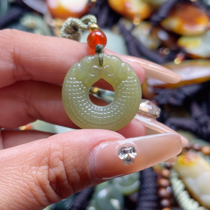 和田玉颈饰未镶嵌