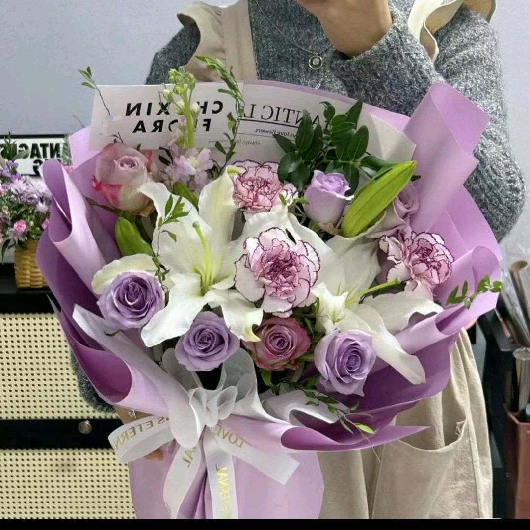 ［母亲节鲜花］10枝紫精灵玫瑰混搭4朵百合花束生日礼物花店送花上门