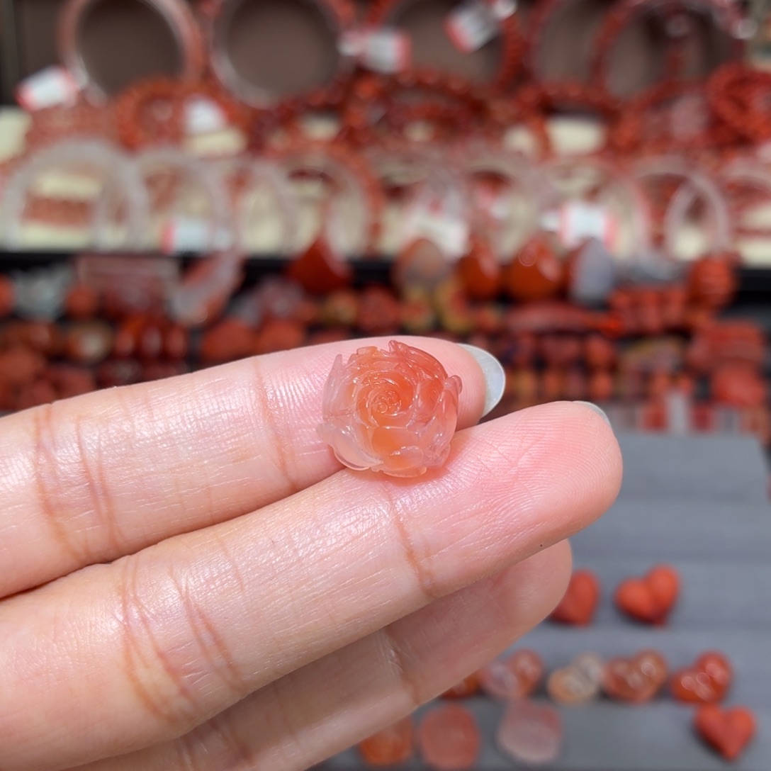 我***～南红玛瑙未镶嵌颈饰牡丹花