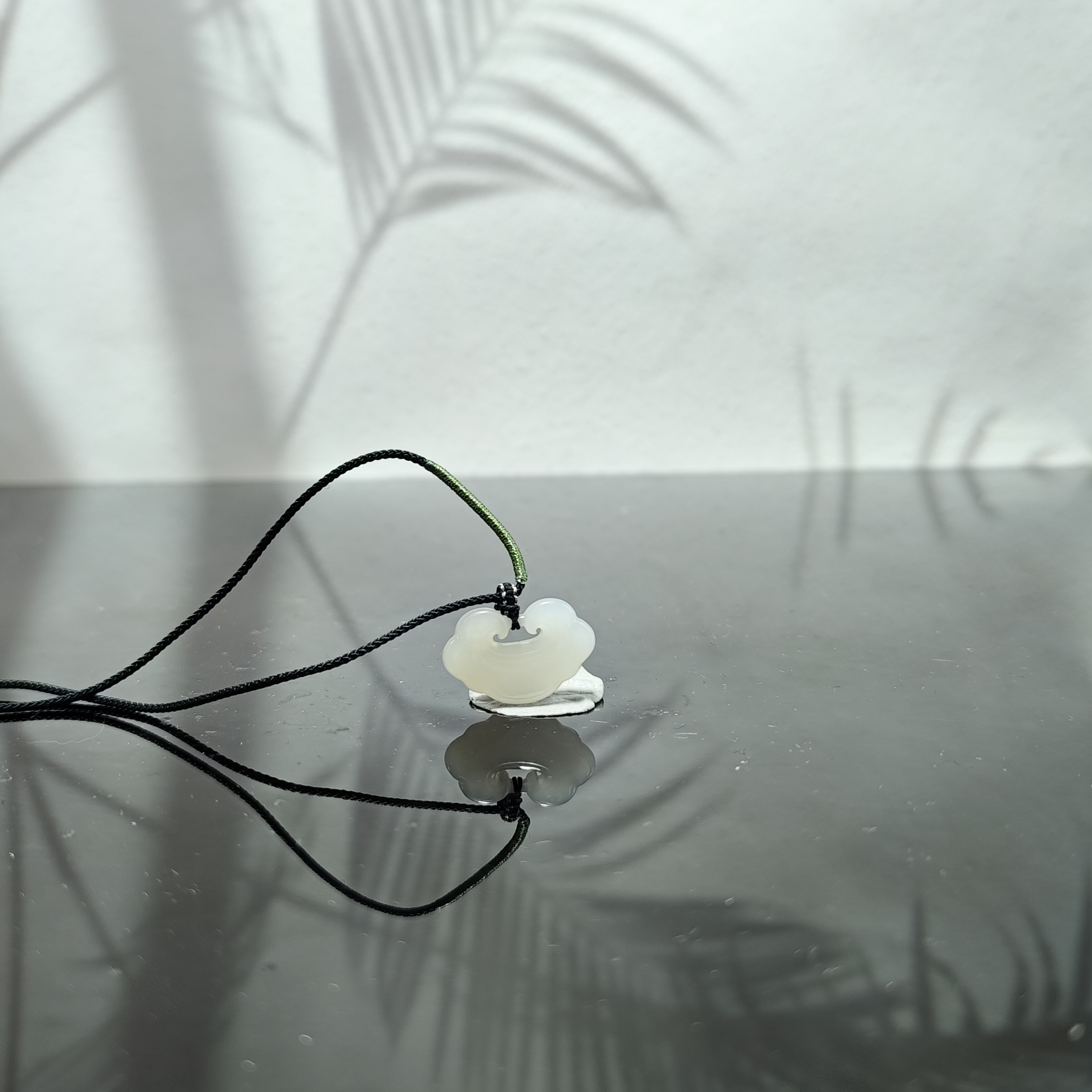 J和田玉平安锁吊坠1060