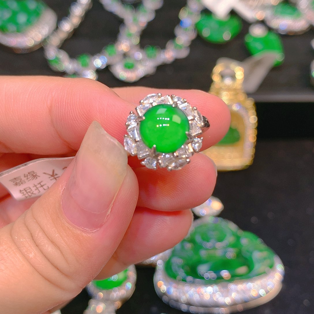 翡翠银S925镶嵌颈饰翡翠