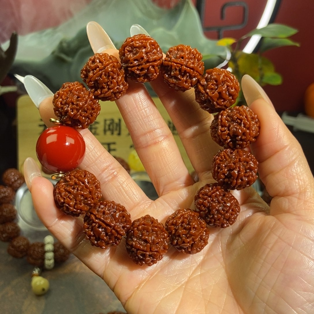 金刚菩提吊坠620红。           