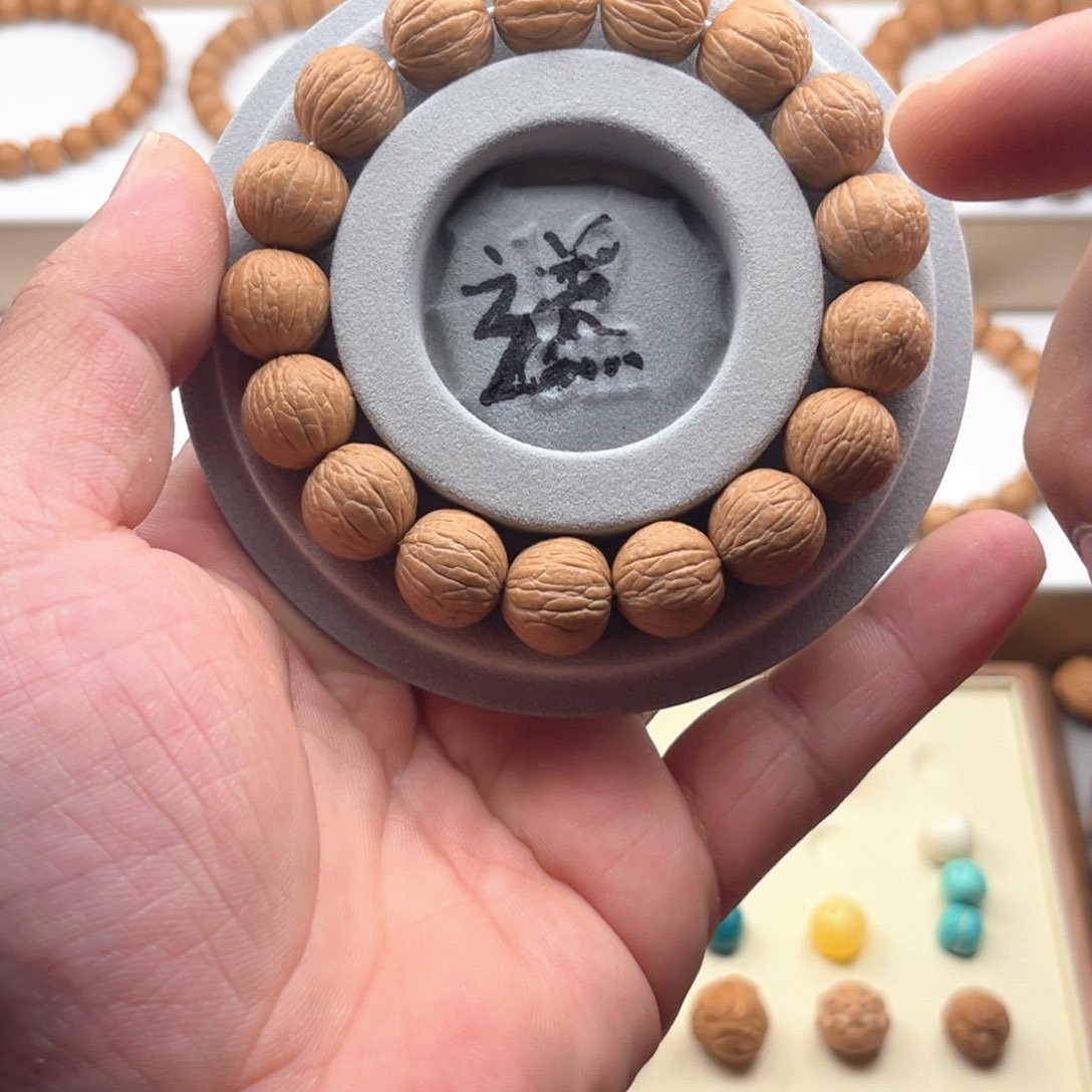 曦***-猴头核桃吊坠原皮