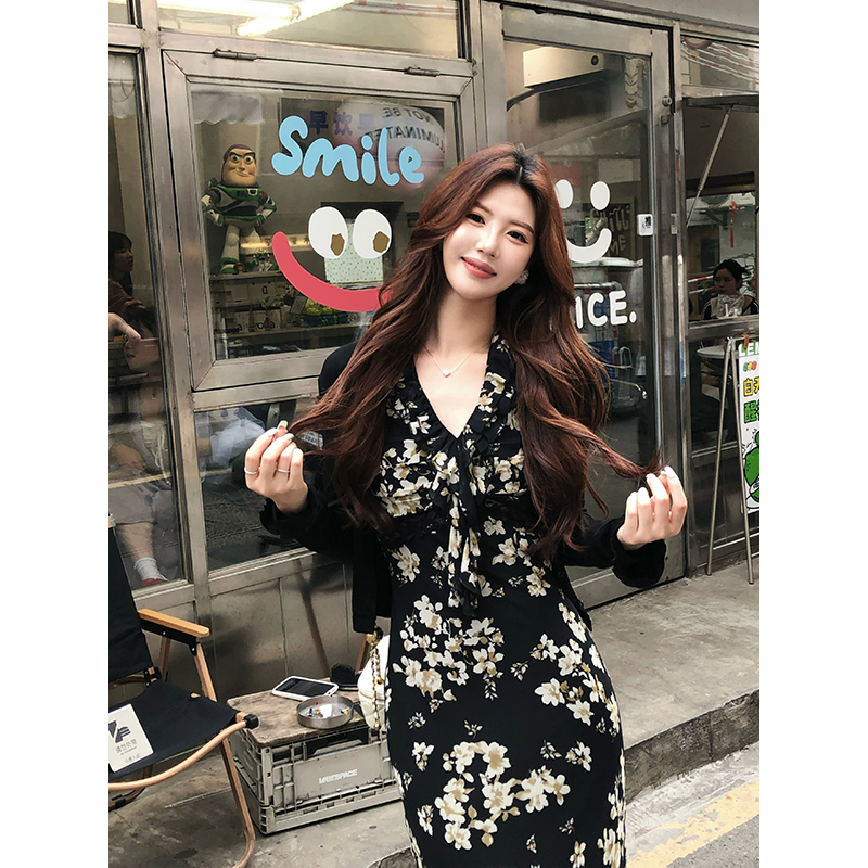 【半岛邂逅现货】甜辣多多V领荷叶边连衣裙挂脖打揽蕾丝绑带鱼尾裙