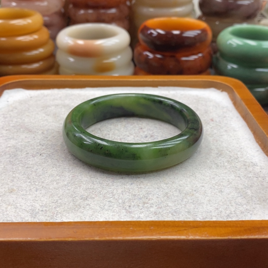 石英岩玉未镶嵌手镯（圆镯）