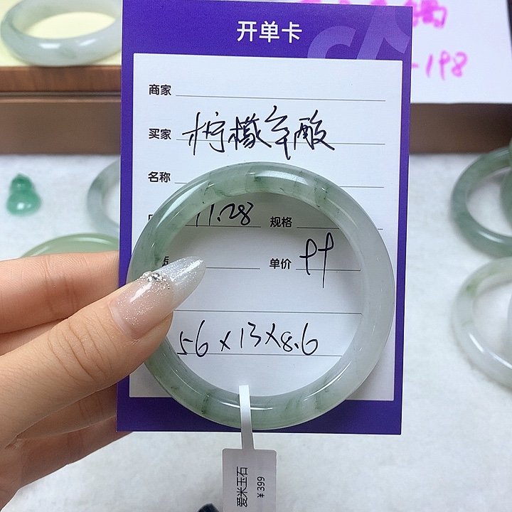 未镶嵌手镯石英质玉?***酸