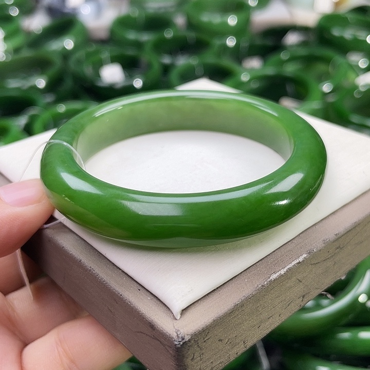 未镶嵌手镯和田玉（碧玉）