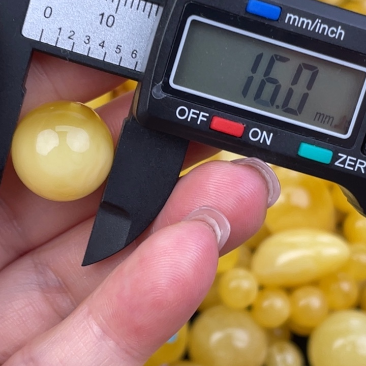 蜜蜡未镶嵌裸石382