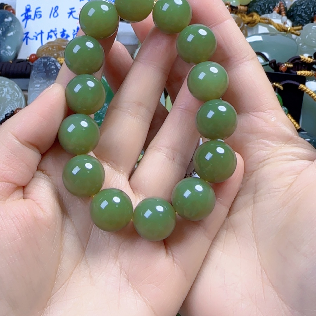 亿***世和田玉未镶嵌颈饰