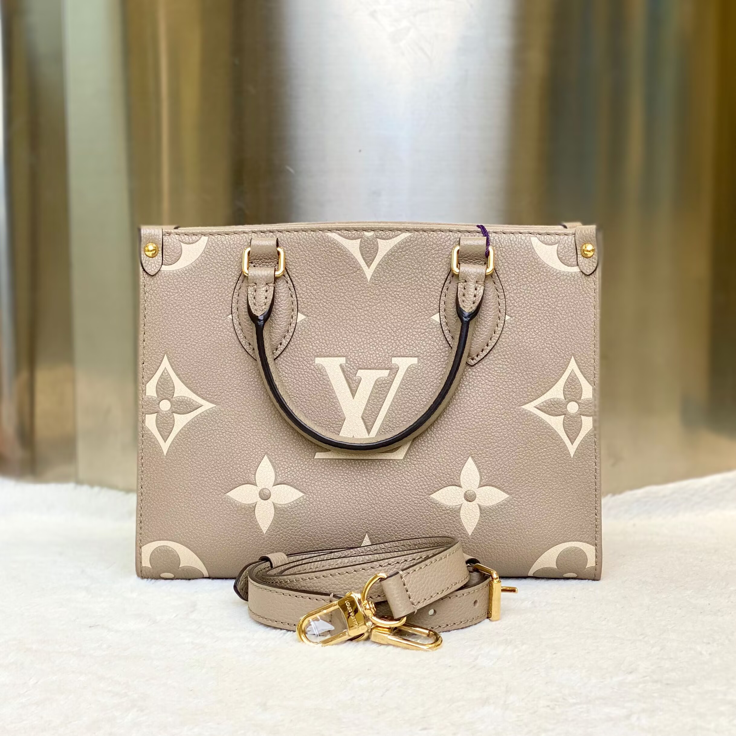 99新 LouisVuitton/路易威登 古有99新LV onthego小号大象灰3743