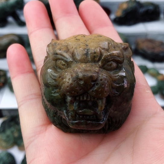 未镶嵌岫岩河磨玉（透闪石质玉）把件