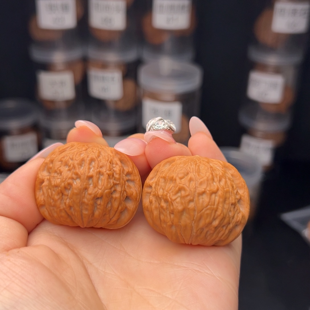 文玩核桃吊坠阿*铁锤