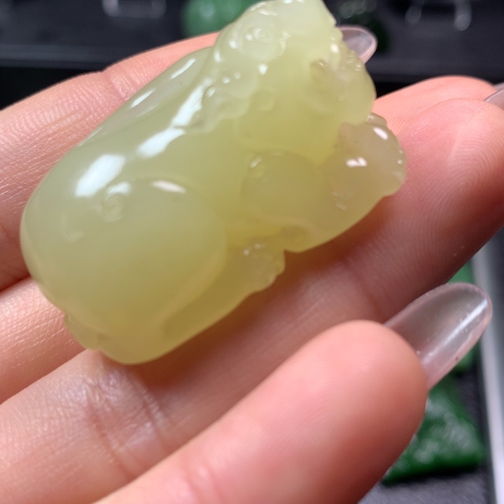 兔***多和田玉未镶嵌颈饰