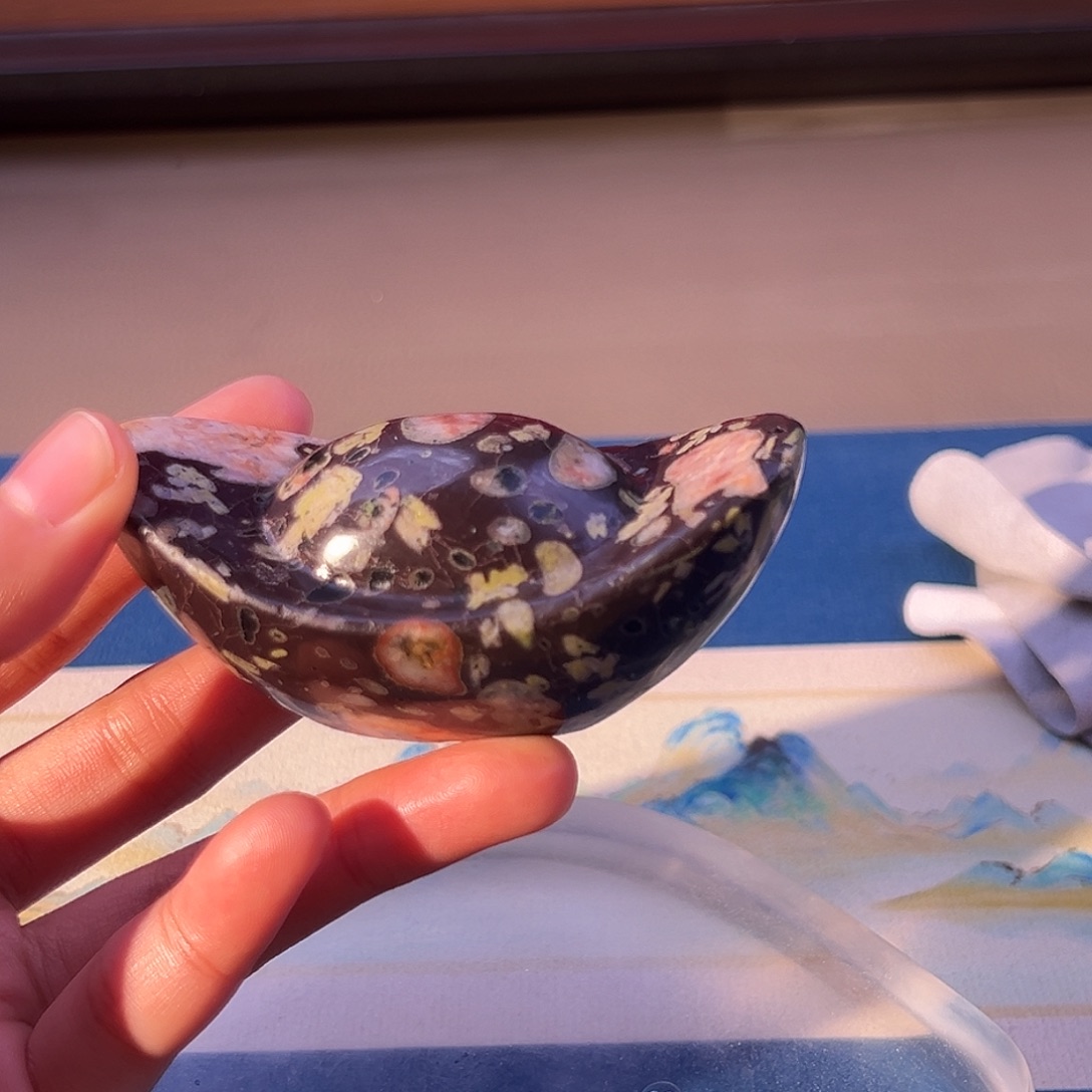 盖托尼红底绿叶带红梅