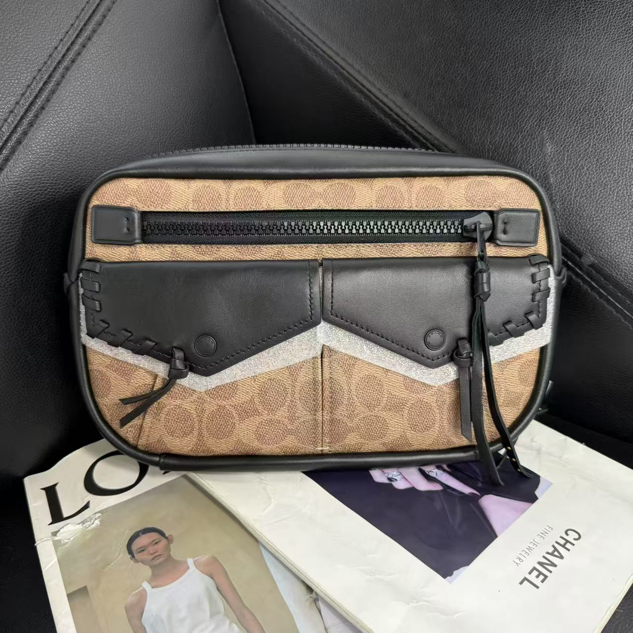 95新 COACH/蔻驰 捐金沉珠/胸包