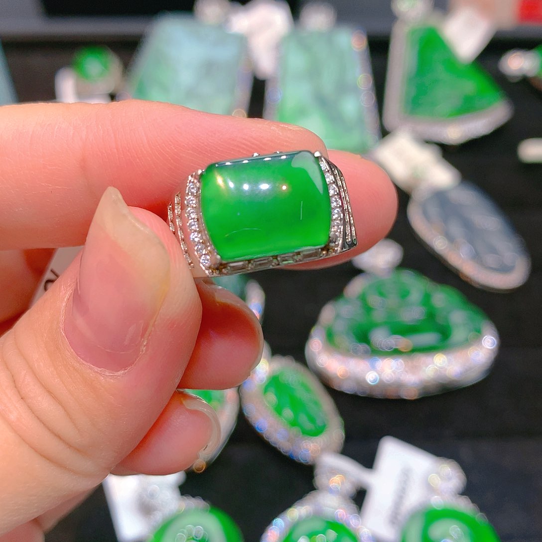 翡翠银S925镶嵌颈饰翡翠