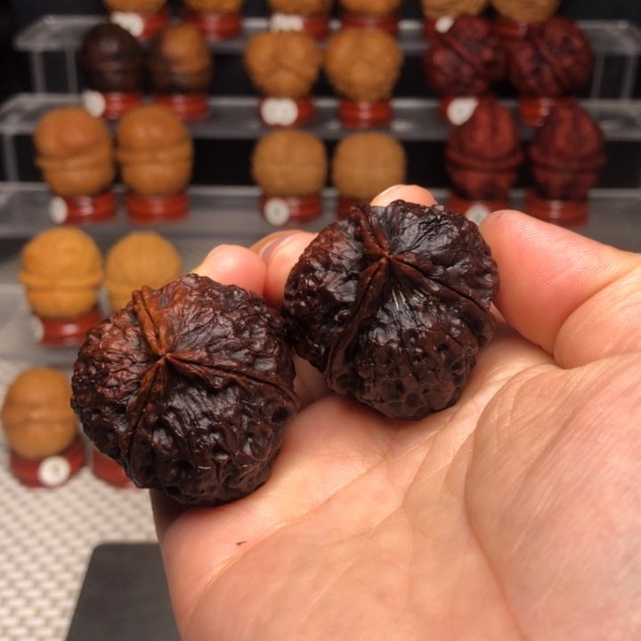 文玩核桃把件16七彩三棱