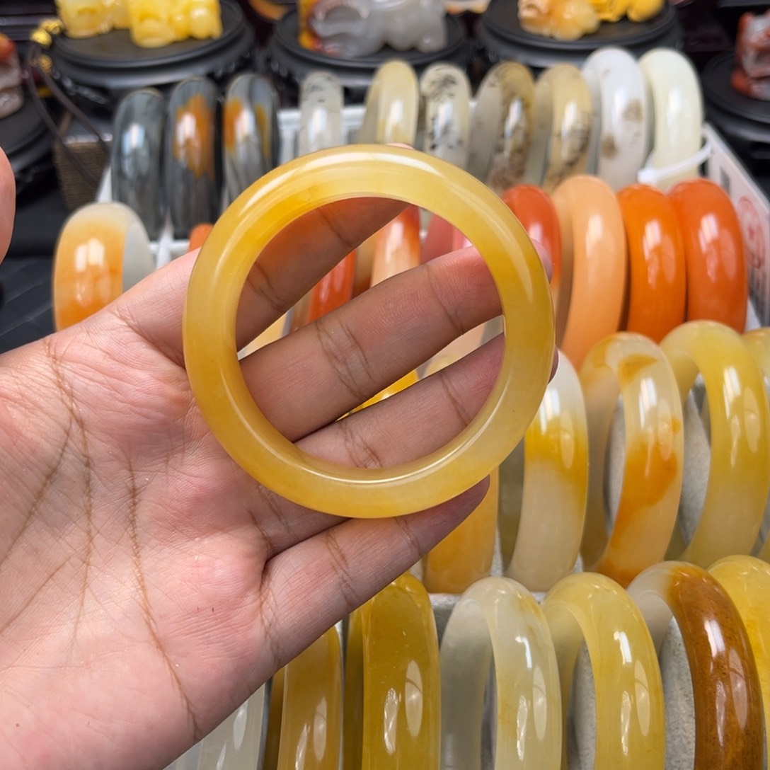 石英质玉（黄龙玉）手镯未镶嵌安*?