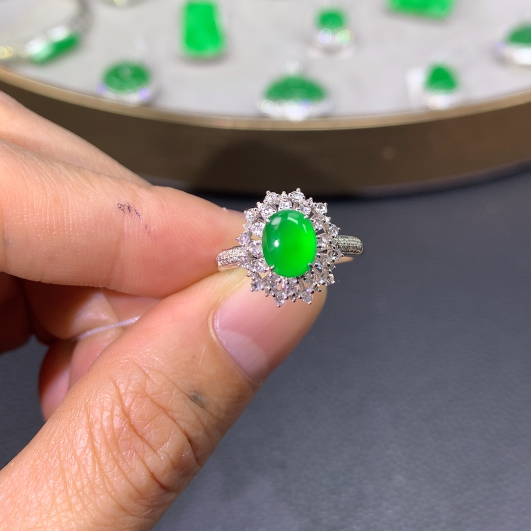 翡翠戒指18K金镶嵌翡翠