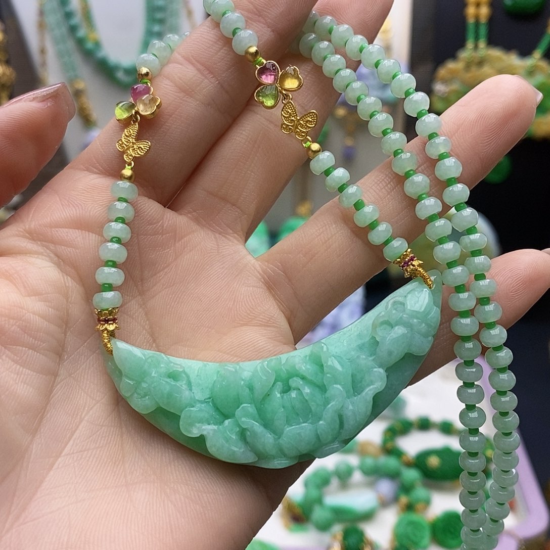 翡翠颈饰未镶嵌天然