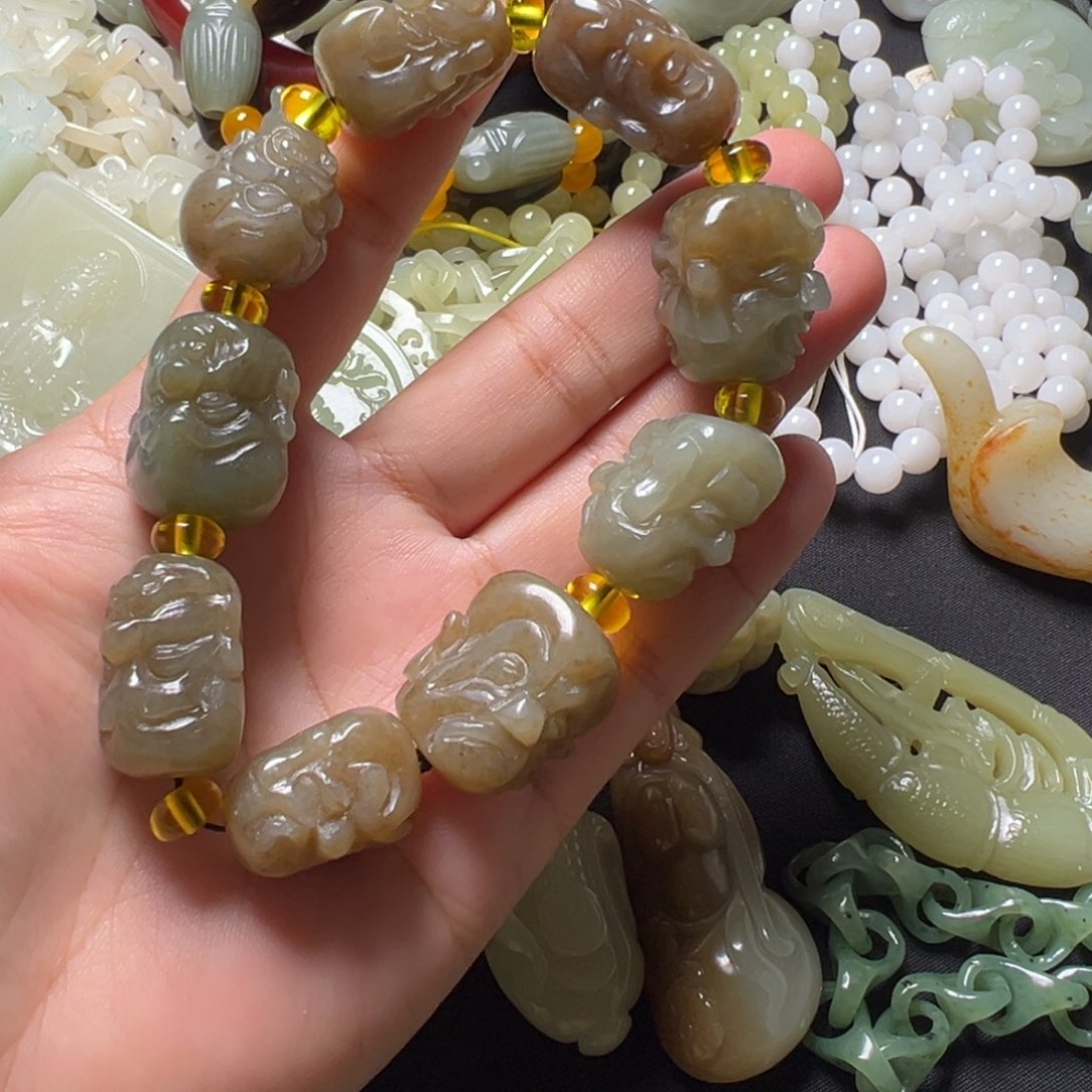 华***6和田玉未镶嵌颈饰