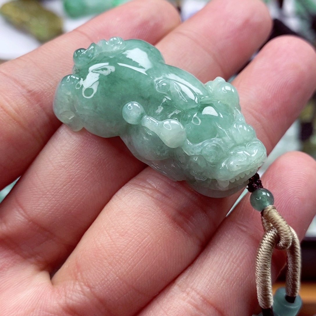 翡翠颈饰未镶嵌翡翠