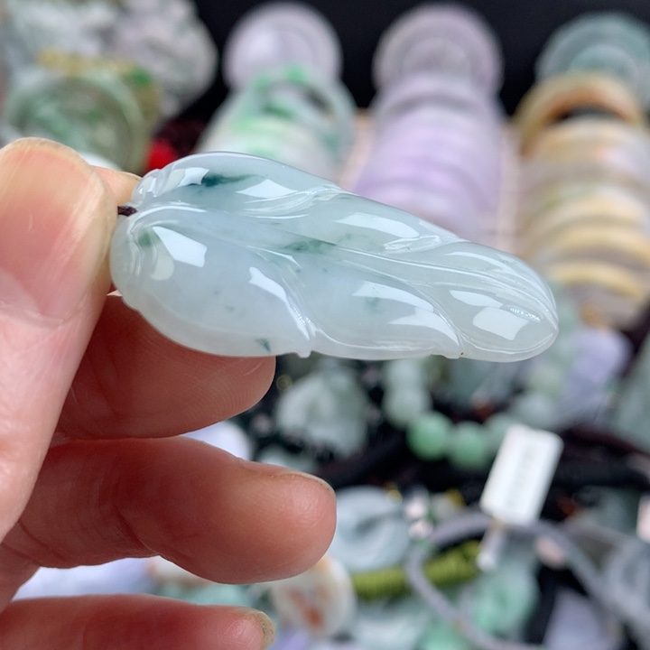 翡翠颈饰未镶嵌吊坠