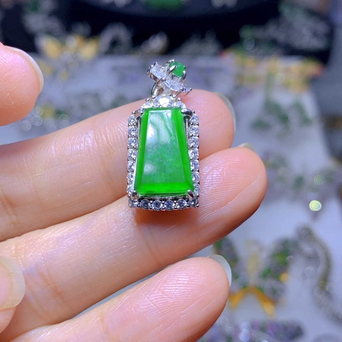 翡翠颈饰银S925镶嵌天然翡翠