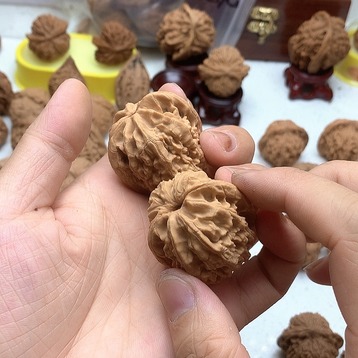 文玩核桃吊坠大沽石天残脚有黄尖