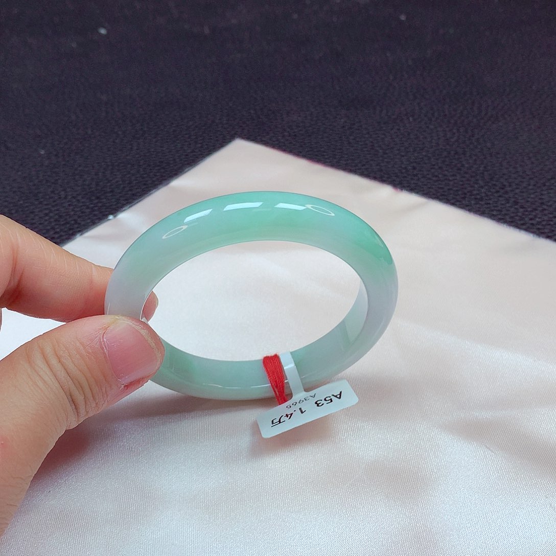 翡翠手镯未镶嵌手镯53