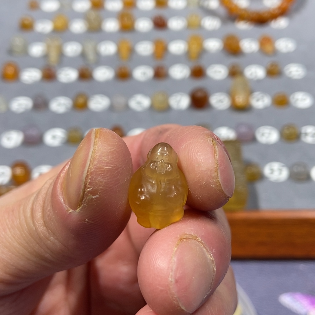 鑫****玛瑙/玉髓合金颈饰财神