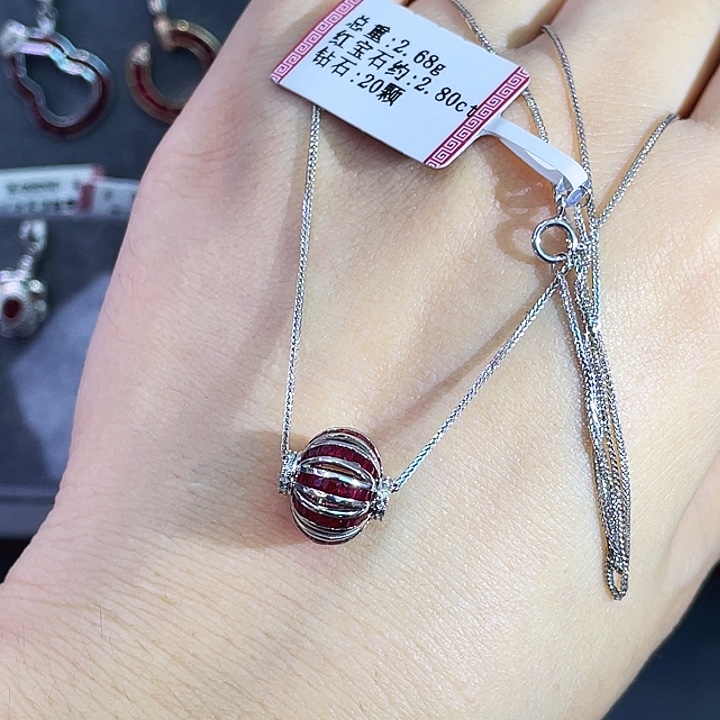 项链18K金镶嵌红宝石2.80克拉路路通项链