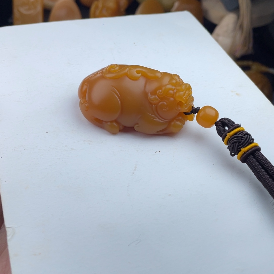 大***干石英质玉（缅黄）未镶嵌吊坠(赠链)