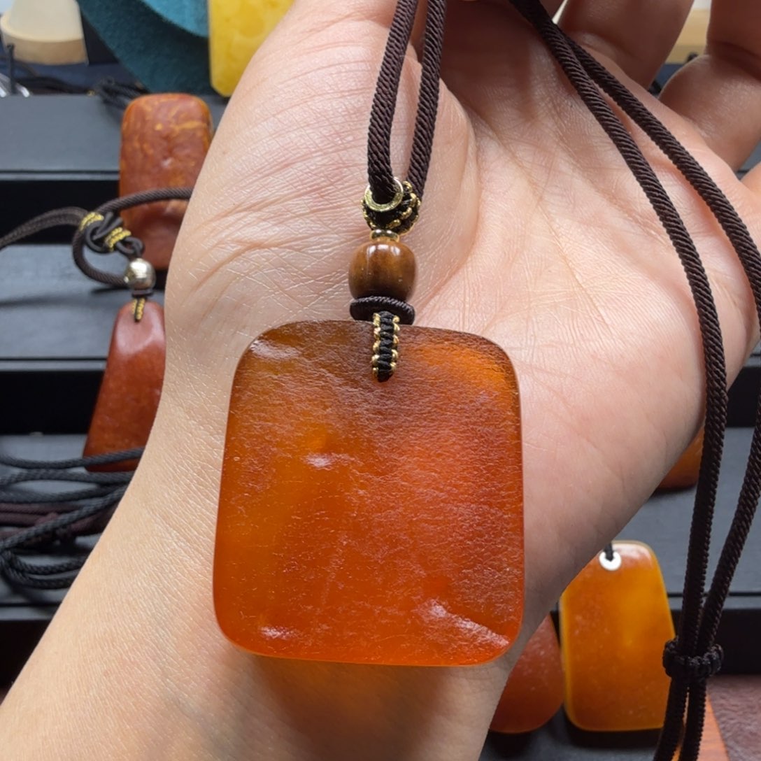 未镶嵌吊坠(赠链)琥珀