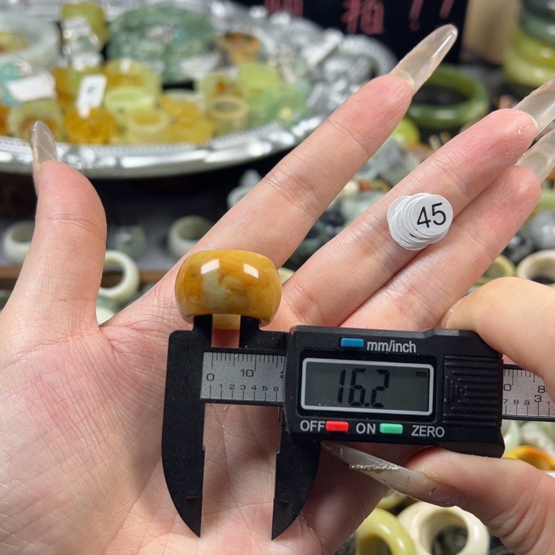蛇纹石玉未镶嵌戒指